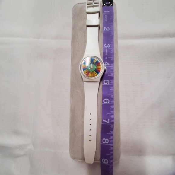 Sharp 1980's White Soft Plastic Merv Griffin Wheel of Fortune Quartz Watch - Picture 9 of 12